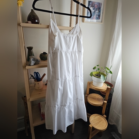 White Tiered Maxi dress with pockets - Picture 2 of 4